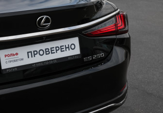 Подержанный автомобиль Lexus ES 2018 года (27 фото)