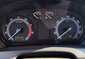 Подержанный автомобиль Skoda Fabia Hatchback 2004 года (14 фото)
