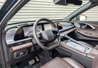 Подержанный автомобиль Exeed TXL 2023 года (16 фото)