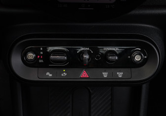 Подержанный автомобиль MINI Hatch 2024 года (16 фото)