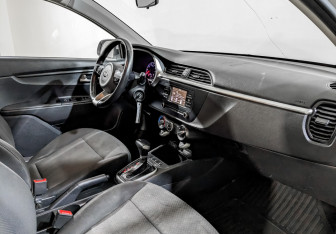 Подержанный автомобиль Kia Rio Hatchback 2021 года (10 фото)