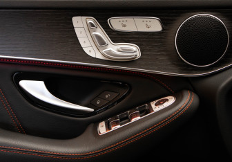 Подержанный автомобиль Mercedes-Benz GLC AMG 2021 года (15 фото)