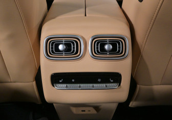 Подержанный автомобиль Jaecoo J8 2024 года (18 фото)