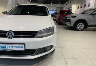 Подержанный автомобиль Volkswagen Jetta Sedan 2014 года (9 фото)
