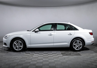 Подержанный автомобиль Audi A4 Sedan 2018 года (8 фото)