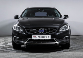Подержанный автомобиль Volvo V60 Cross Country 2015 года (2 фото)