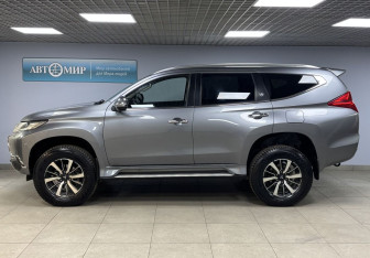Подержанный автомобиль Mitsubishi Pajero Sport 2017 года (8 фото)