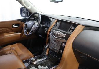 Подержанный автомобиль Infiniti QX80 2018 года (10 фото)
