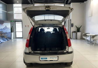 Подержанный автомобиль Mitsubishi Colt Hatchback 2005 года (7 фото)