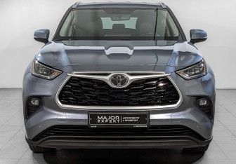Подержанный автомобиль Toyota Highlander 2021 года (2 фото)