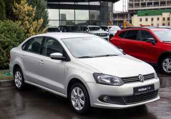 Подержанный автомобиль Volkswagen Polo Sedan 2010 года (2 фото)