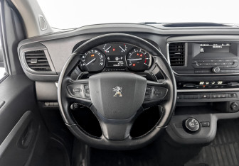 Подержанный автомобиль Peugeot Traveller 2021 года (23 фото)
