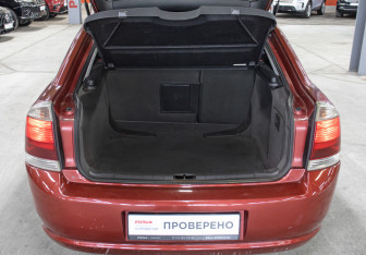 Подержанный автомобиль Opel Vectra Sedan 2006 года (10 фото)