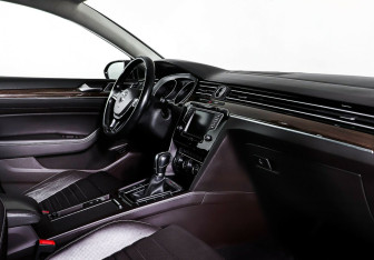 Подержанный автомобиль Volkswagen Passat Wagon 2015 года (10 фото)