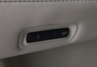 Подержанный автомобиль Nissan Pathfinder 2014 года (13 фото)