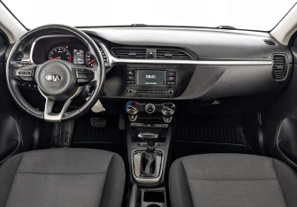 Подержанный автомобиль Kia Rio Hatchback 2021 года (13 фото)