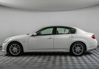 Подержанный автомобиль Infiniti G Sedan 2010 года (8 фото)