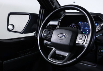Подержанный автомобиль Ford F-150 2022 года (11 фото)