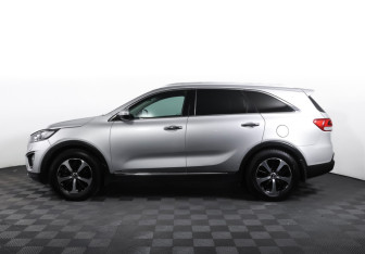 Подержанный автомобиль Kia Sorento 2016 года (8 фото)