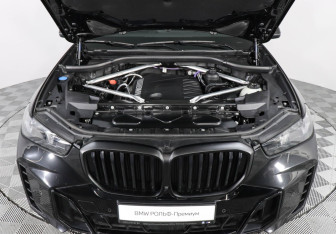 Подержанный автомобиль BMW X5 2023 года (10 фото)