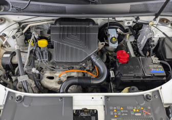 Подержанный автомобиль Renault Logan Sedan 2022 года (9 фото)