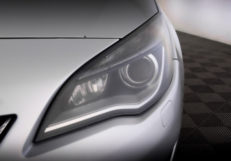 Подержанный автомобиль Opel Astra Sedan 2014 года (17 фото)