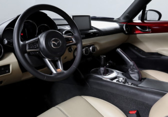 Подержанный автомобиль Mazda MX-5 2017 года (11 фото)