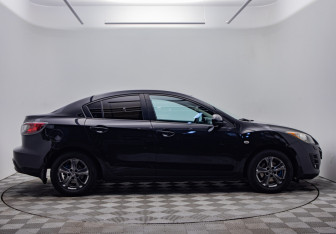 Подержанный автомобиль Mazda 3 Sedan 2011 года (6 фото)