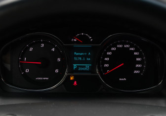 Подержанный автомобиль Chevrolet Captiva 2013 года (23 фото)