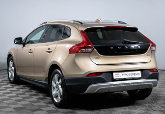 Подержанный автомобиль Volvo V40 Cross Country 2013 года (7 фото)