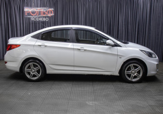 Подержанный автомобиль Hyundai Solaris Sedan 2011 года (4 фото)