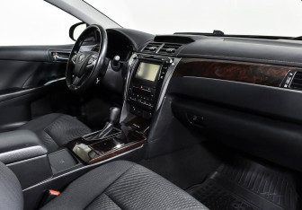 Подержанный автомобиль Toyota Camry Sedan 2017 года (8 фото)