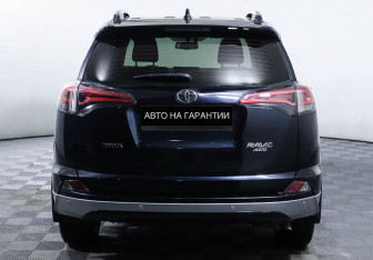 Подержанный автомобиль Toyota RAV4 2017 года (4 фото)