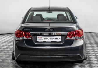 Подержанный автомобиль Chevrolet Cruze Sedan 2014 года (6 фото)