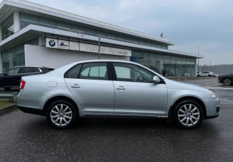 Подержанный автомобиль Volkswagen Jetta Sedan 2008 года (4 фото)