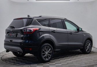Подержанный автомобиль Ford Kuga 2019 года (5 фото)