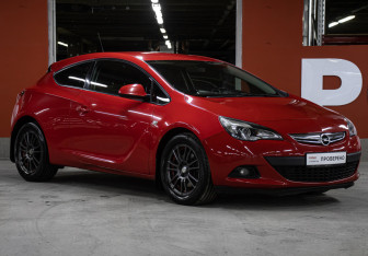 Подержанный автомобиль Opel Astra Hatchback 2012 года (3 фото)