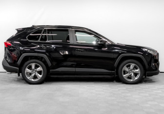Подержанный автомобиль Toyota RAV4 2019 года (4 фото)