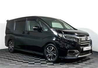 Подержанный автомобиль Honda Stepwgn 2018 года (3 фото)