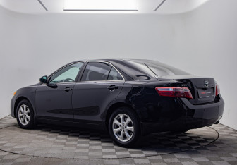 Подержанный автомобиль Toyota Camry Sedan 2011 года (3 фото)