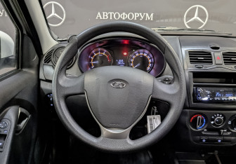 Подержанный автомобиль LADA (ВАЗ) Granta Sedan 2023 года (22 фото)