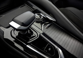 Подержанный автомобиль Geely Monjaro 2024 года (25 фото)