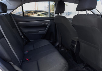 Подержанный автомобиль Toyota Corolla Sedan 2013 года (10 фото)