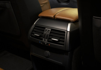 Подержанный автомобиль BMW X5 2009 года (19 фото)