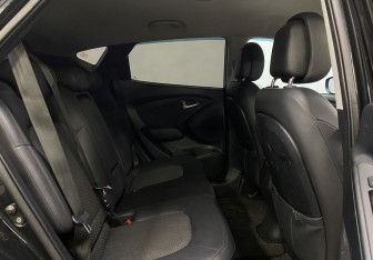 Подержанный автомобиль Hyundai ix35 2011 года (21 фото)