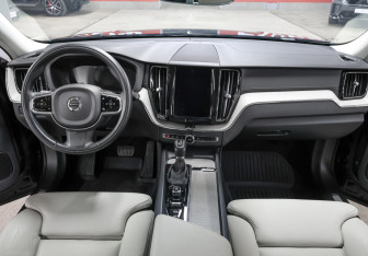 Подержанный автомобиль Volvo XC60 2019 года (15 фото)