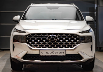 Подержанный автомобиль Hyundai Santa Fe 2022 года (2 фото)