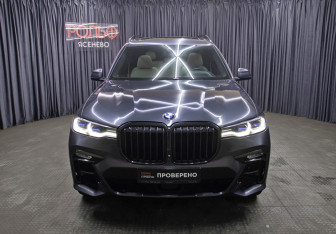 Подержанный автомобиль BMW X7 2021 года (2 фото)