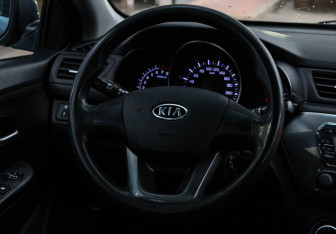 Подержанный автомобиль Kia Rio Hatchback 2012 года (11 фото)