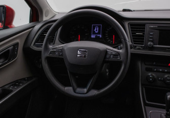 Подержанный автомобиль SEAT Leon Hatchback 2013 года (15 фото)
